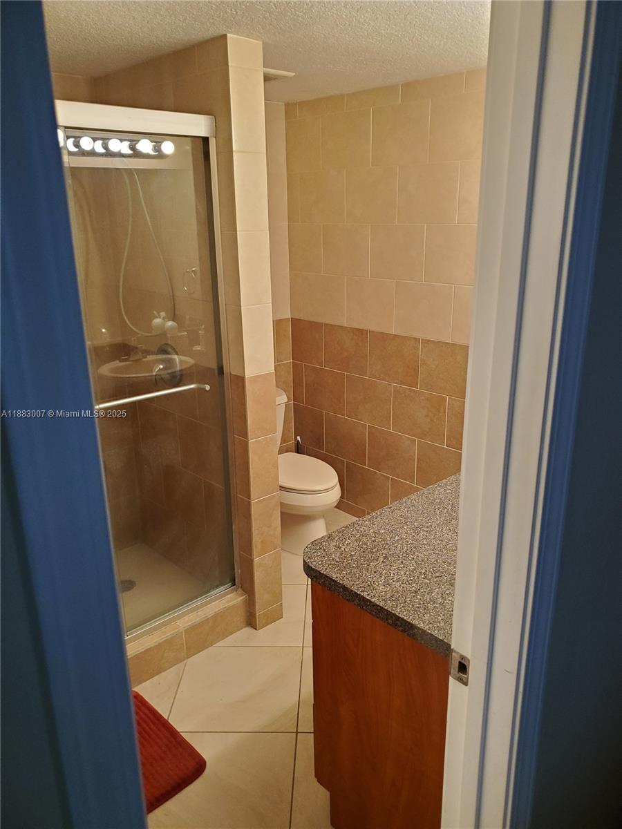 SAMARI LAKE EAST CONDO - Residential Lease