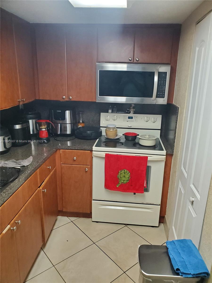 SAMARI LAKE EAST CONDO - Residential Lease