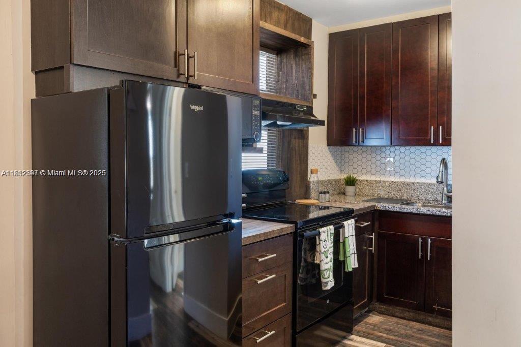 CROISSANT PARK - Residential Lease