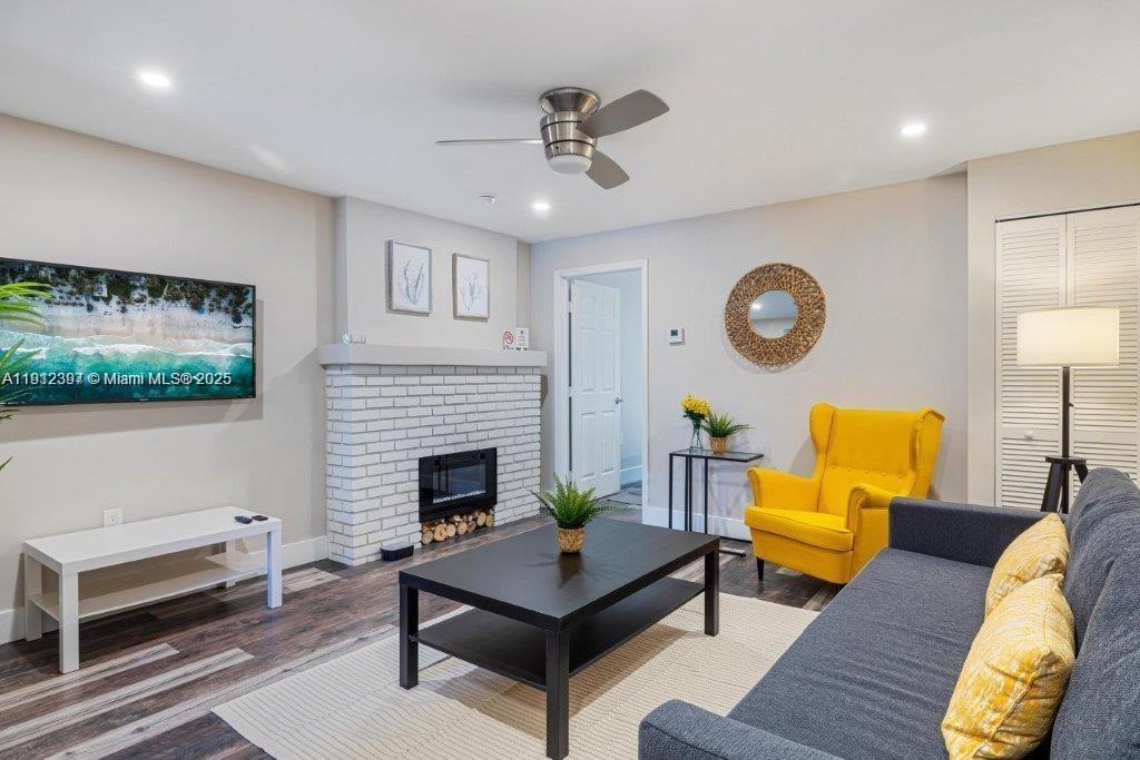 CROISSANT PARK - Residential Lease