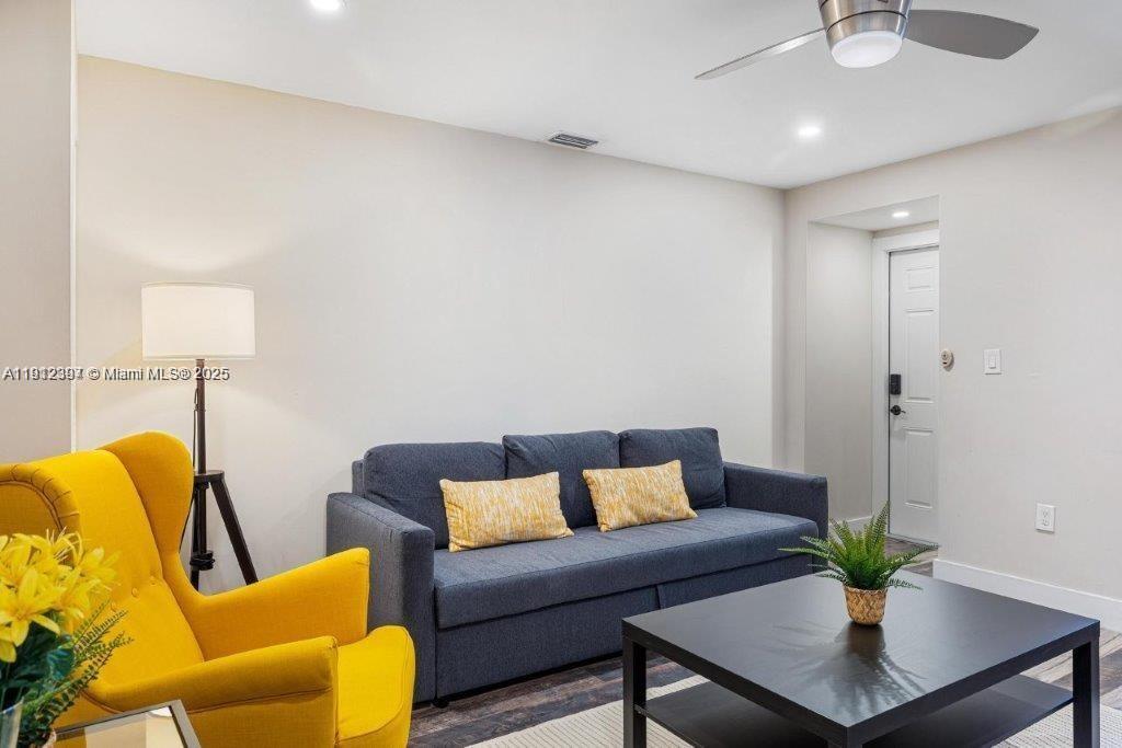 CROISSANT PARK - Residential Lease