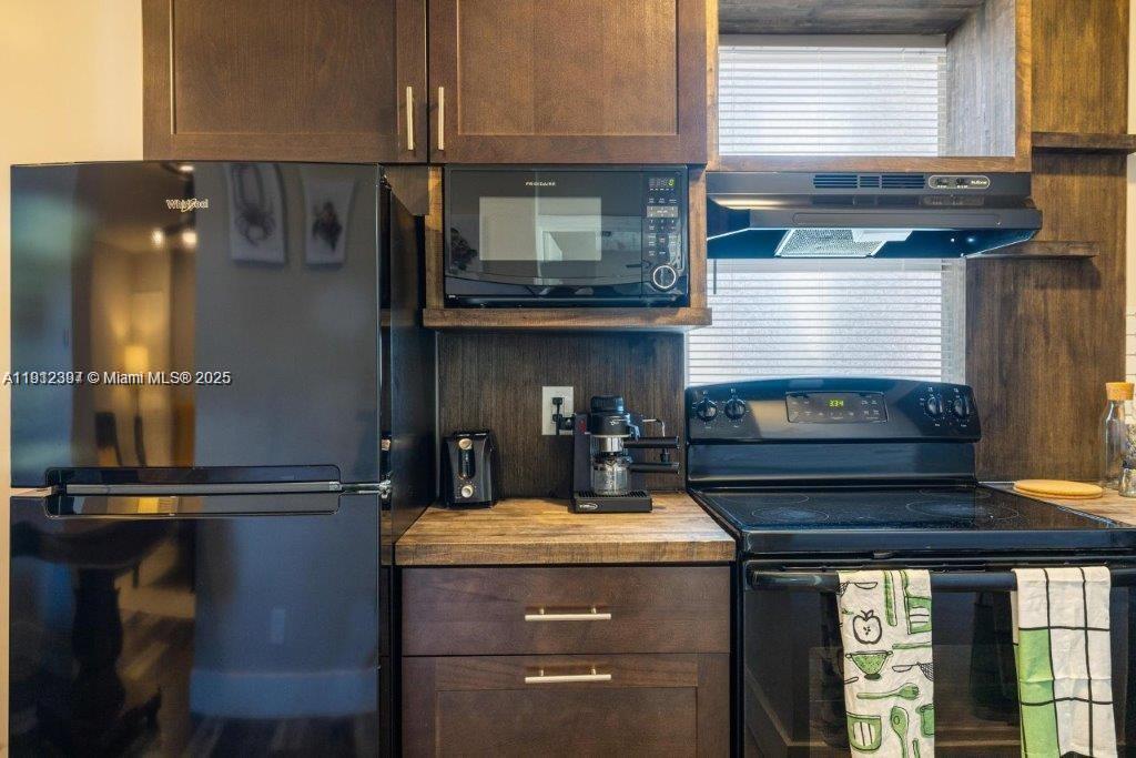 CROISSANT PARK - Residential Lease