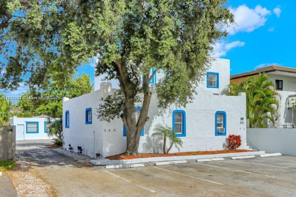 CROISSANT PARK - Residential Lease