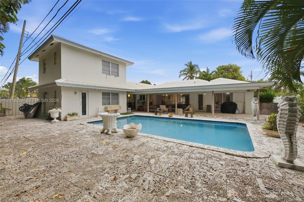Photo of 1310 SE 14th Ct, Deerfield Beach, FL 33441 (MLS # A12018324)