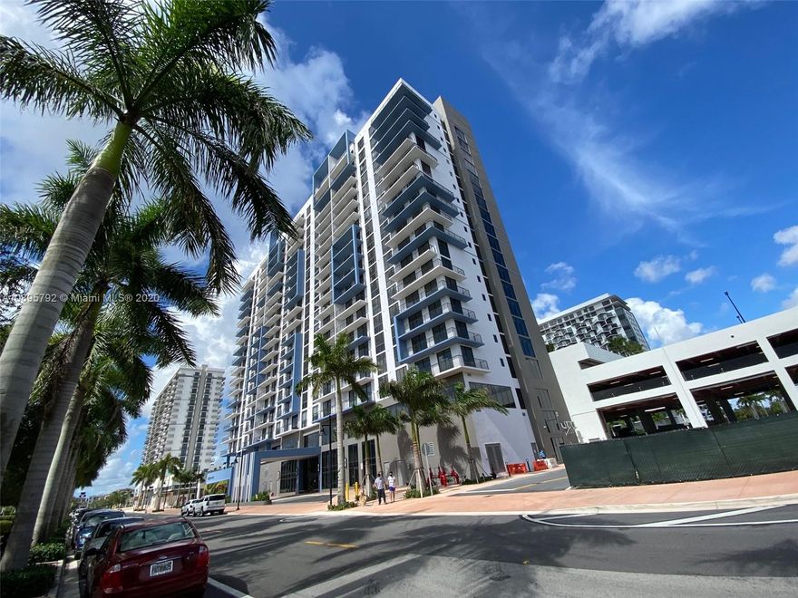 Bonus!!This brand new unit in the exclusive area of Downtown Doral, 2 bed/2 bath has a storage room!! Open kitchen concept, granite countertops, high end stainless steel appliances and cook top, very bright rooms, has an independent entrance in the second room. Amazing amenities, fitness center, spinning bikes, resort pool area, two sauna rooms, spa, kids rooms, events ballroom, business center, 24/7 valet and concierge. Close to restaurants, Publix and elementary charter school.