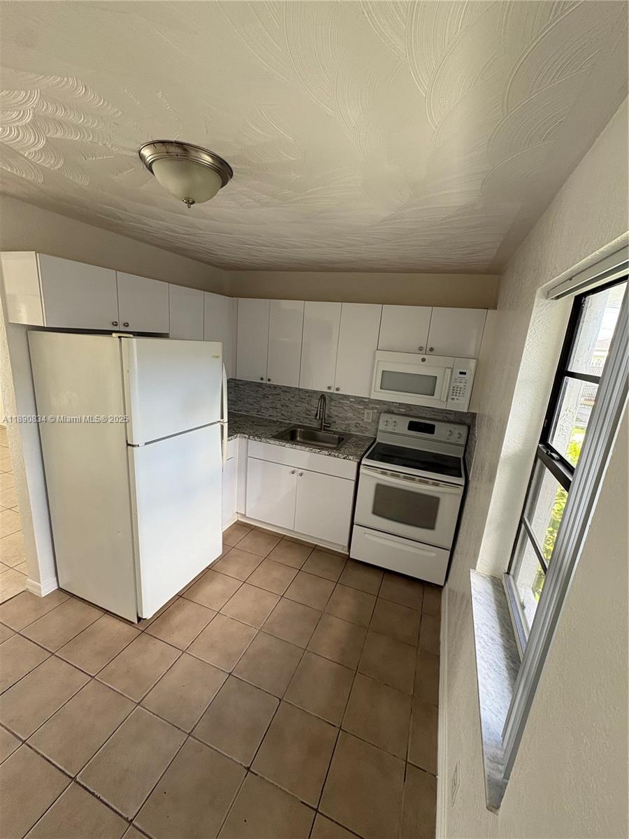 CARVER RANCHES - Residential Lease