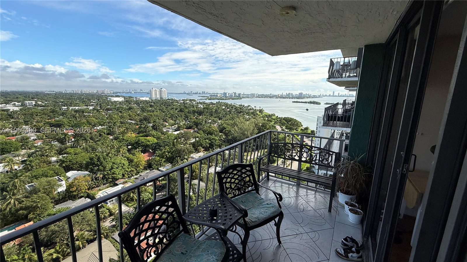 THE PALM BAY YACHT CLUB C - Residential Lease