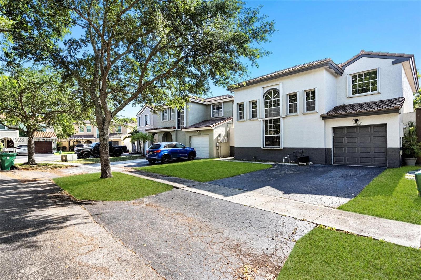 2562 W Saratoga Dr