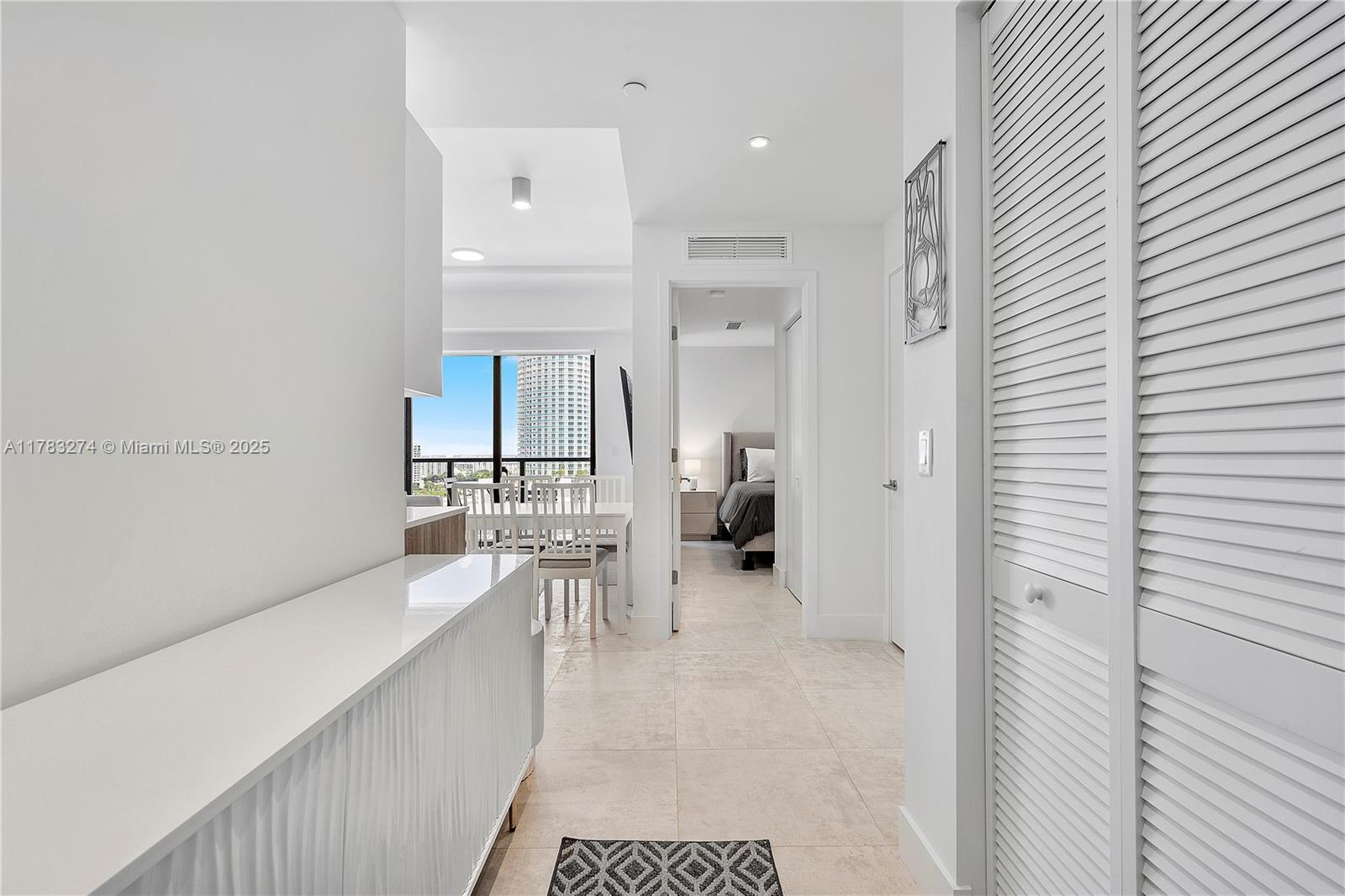 239 SW 9th St 1704