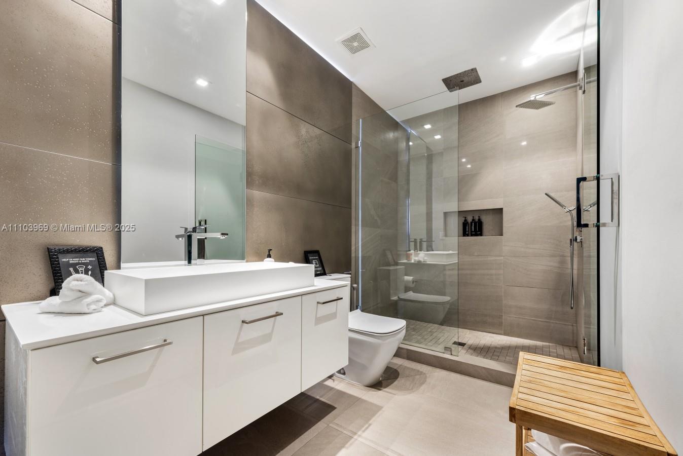 VENICE - Residential Lease