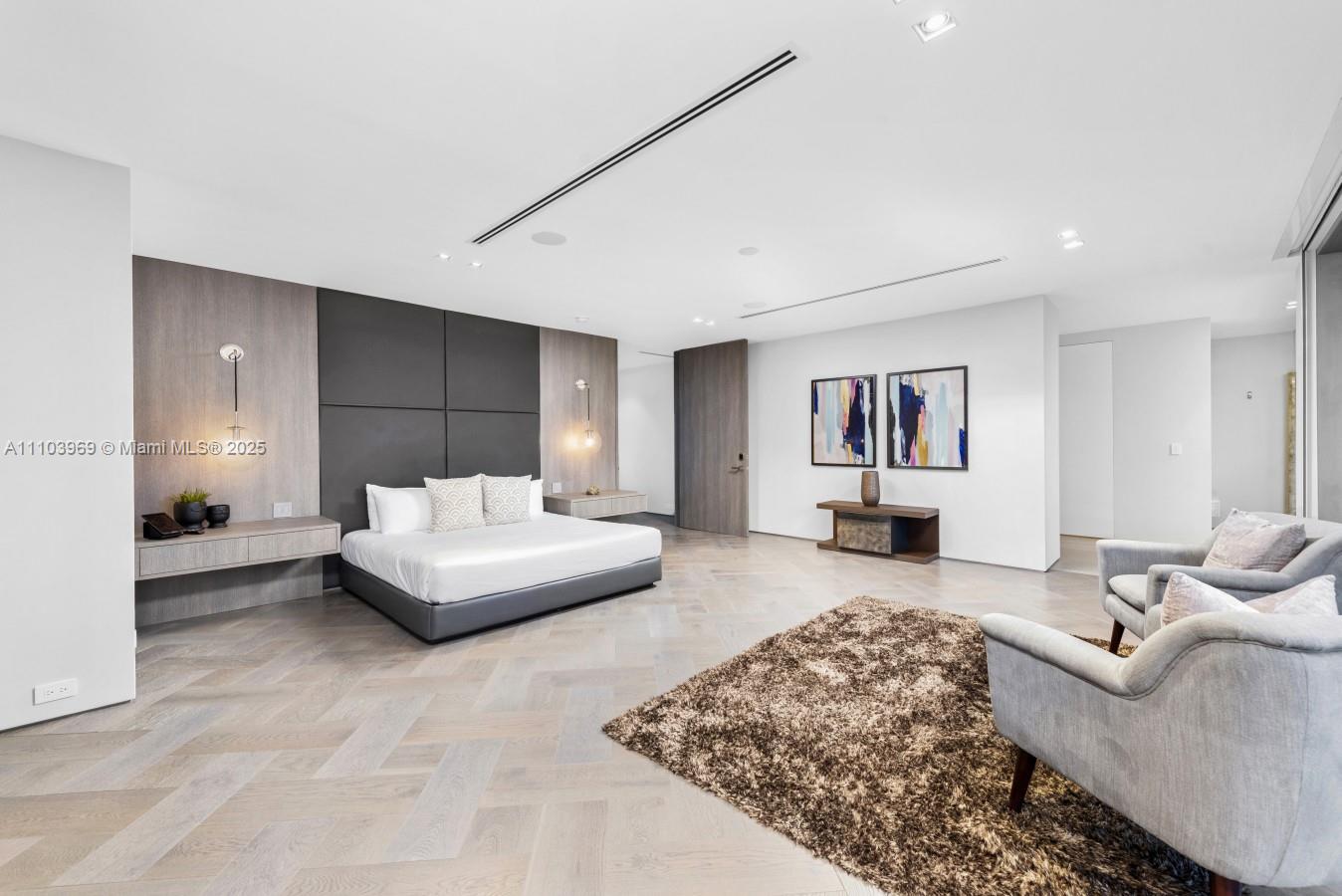 VENICE - Residential Lease