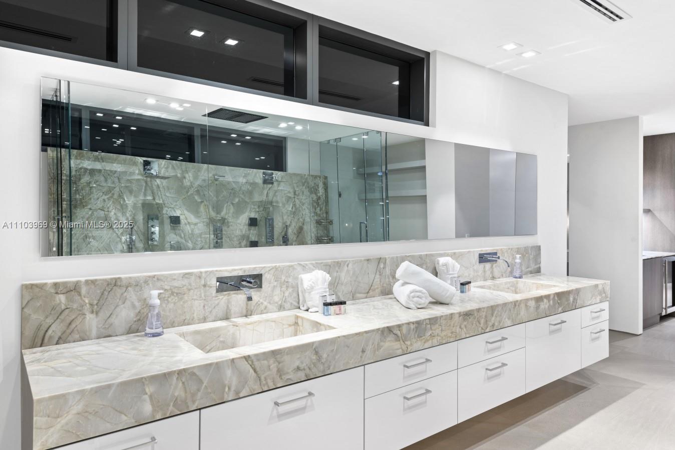 VENICE - Residential Lease