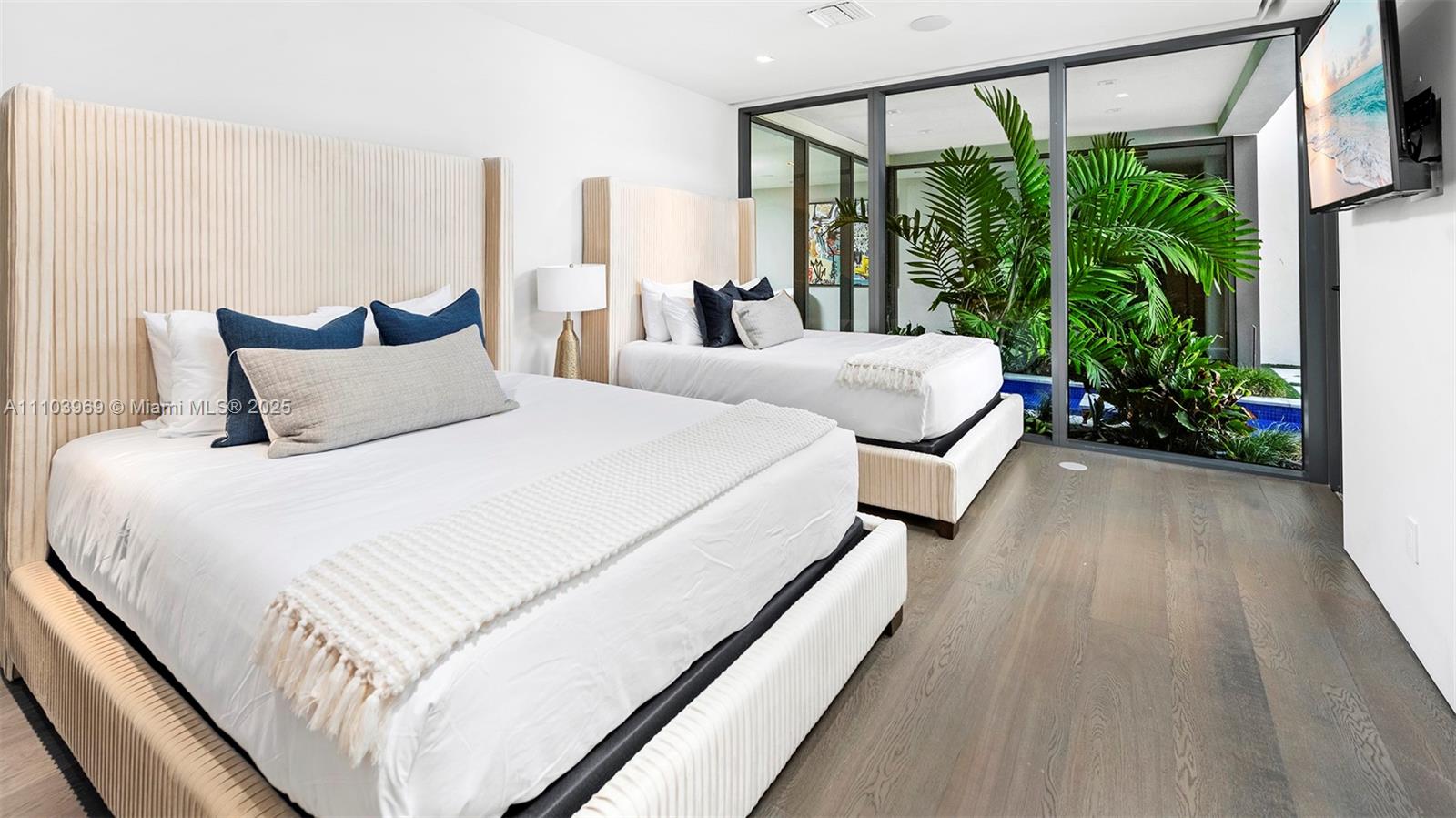 VENICE - Residential Lease