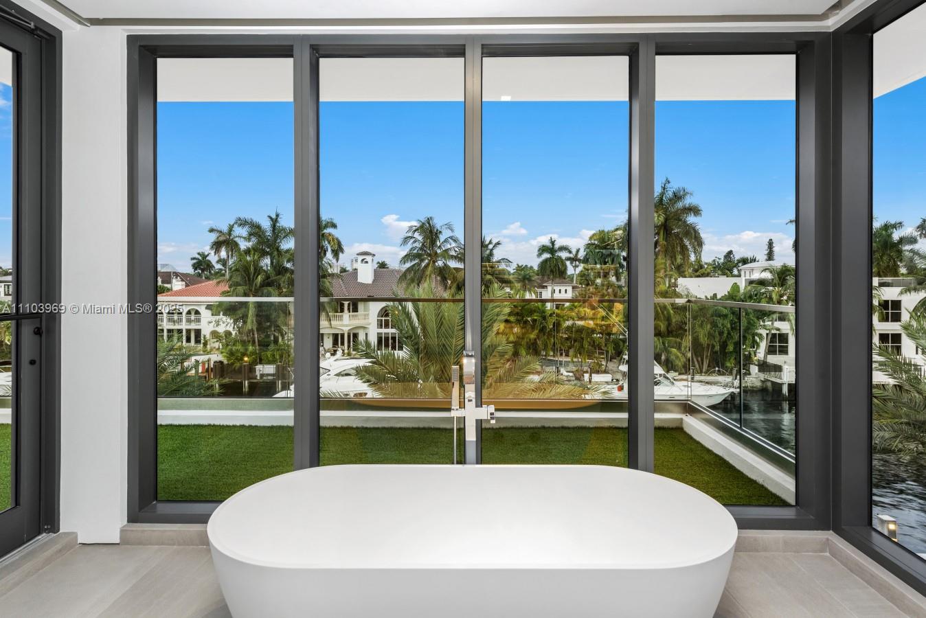 VENICE - Residential Lease