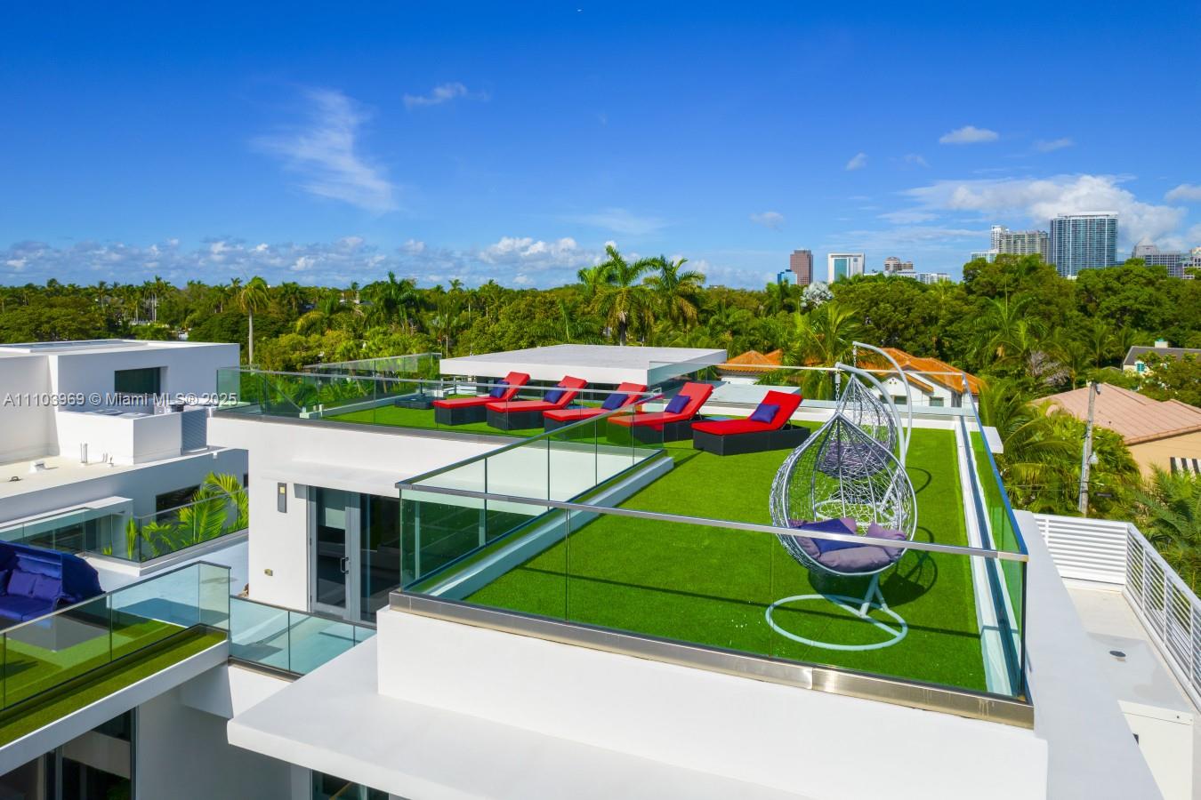 VENICE - Residential Lease