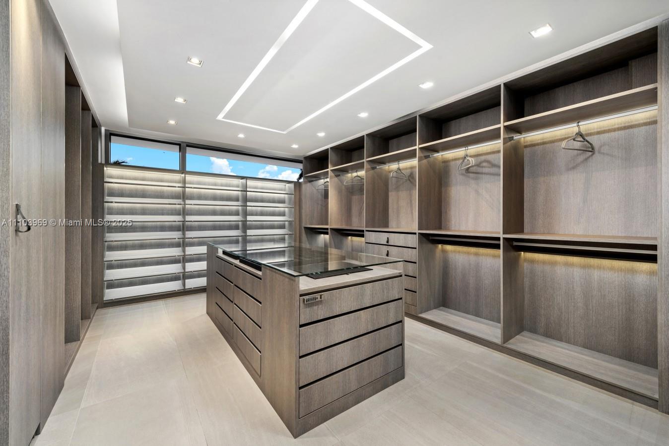 VENICE - Residential Lease