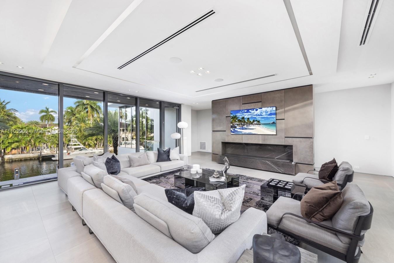 VENICE - Residential Lease