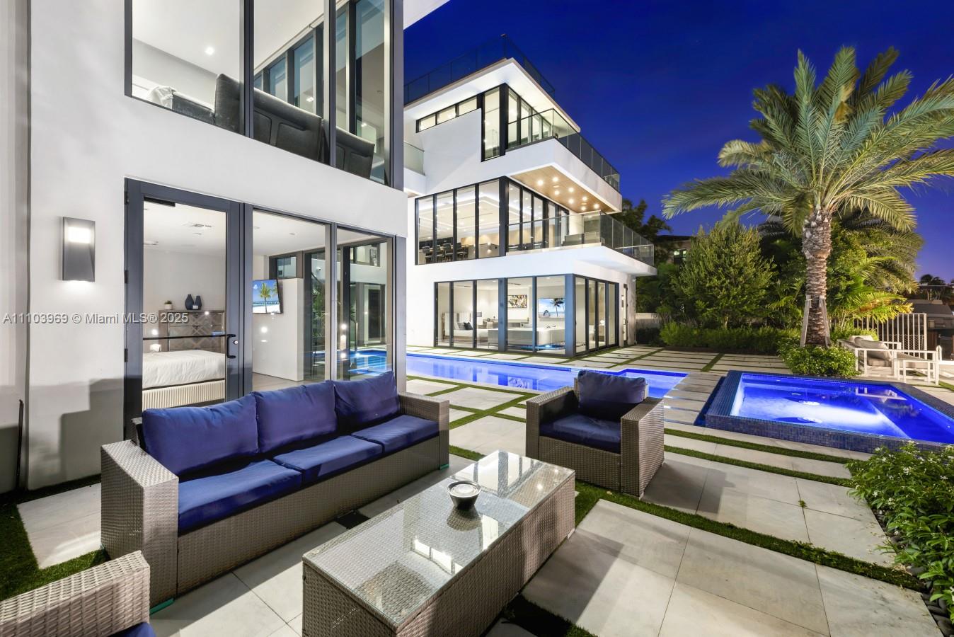 VENICE - Residential Lease