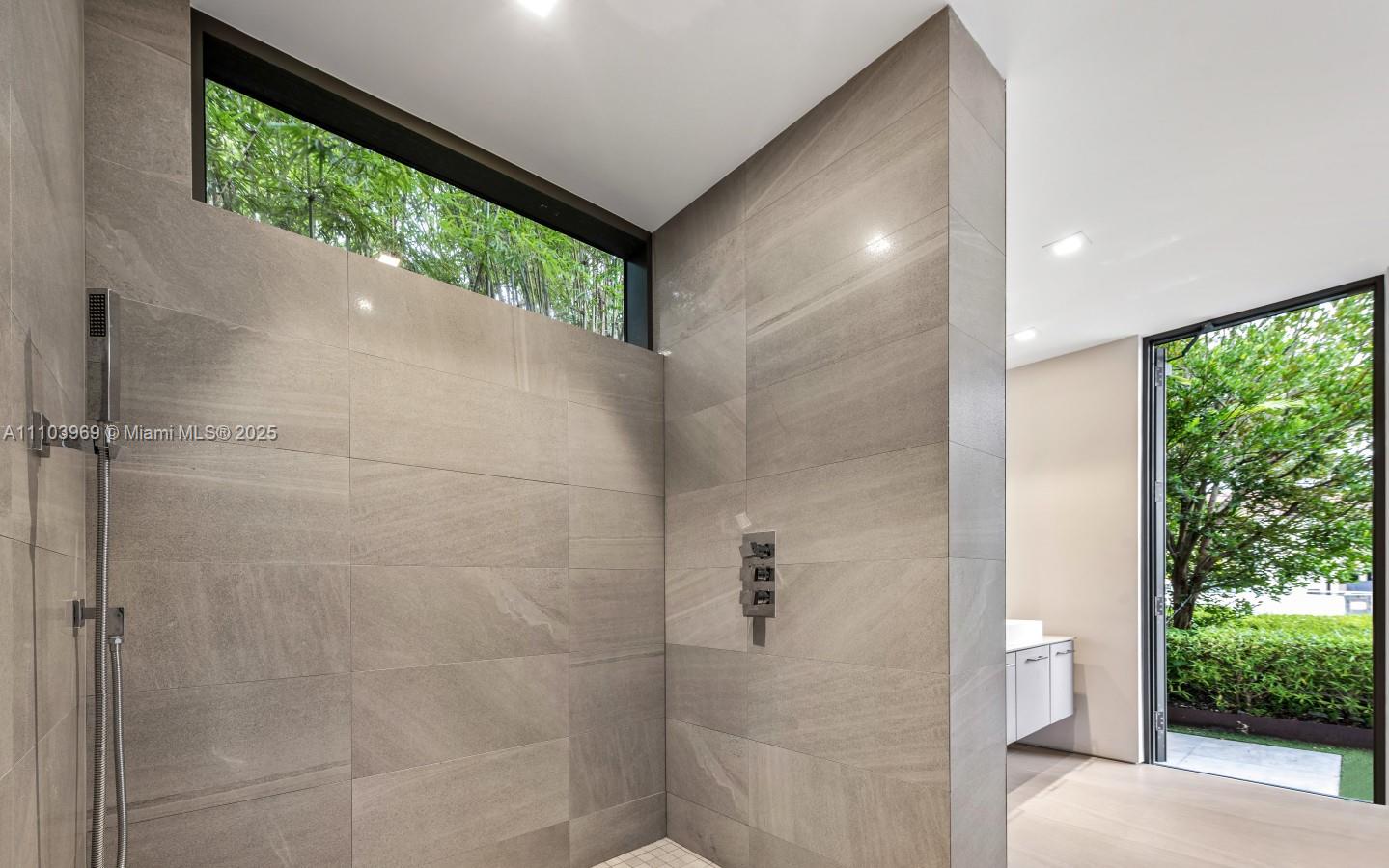 VENICE - Residential Lease