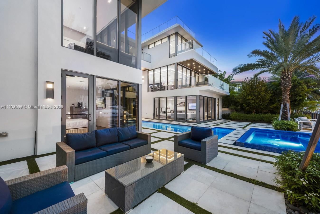 VENICE - Residential Lease