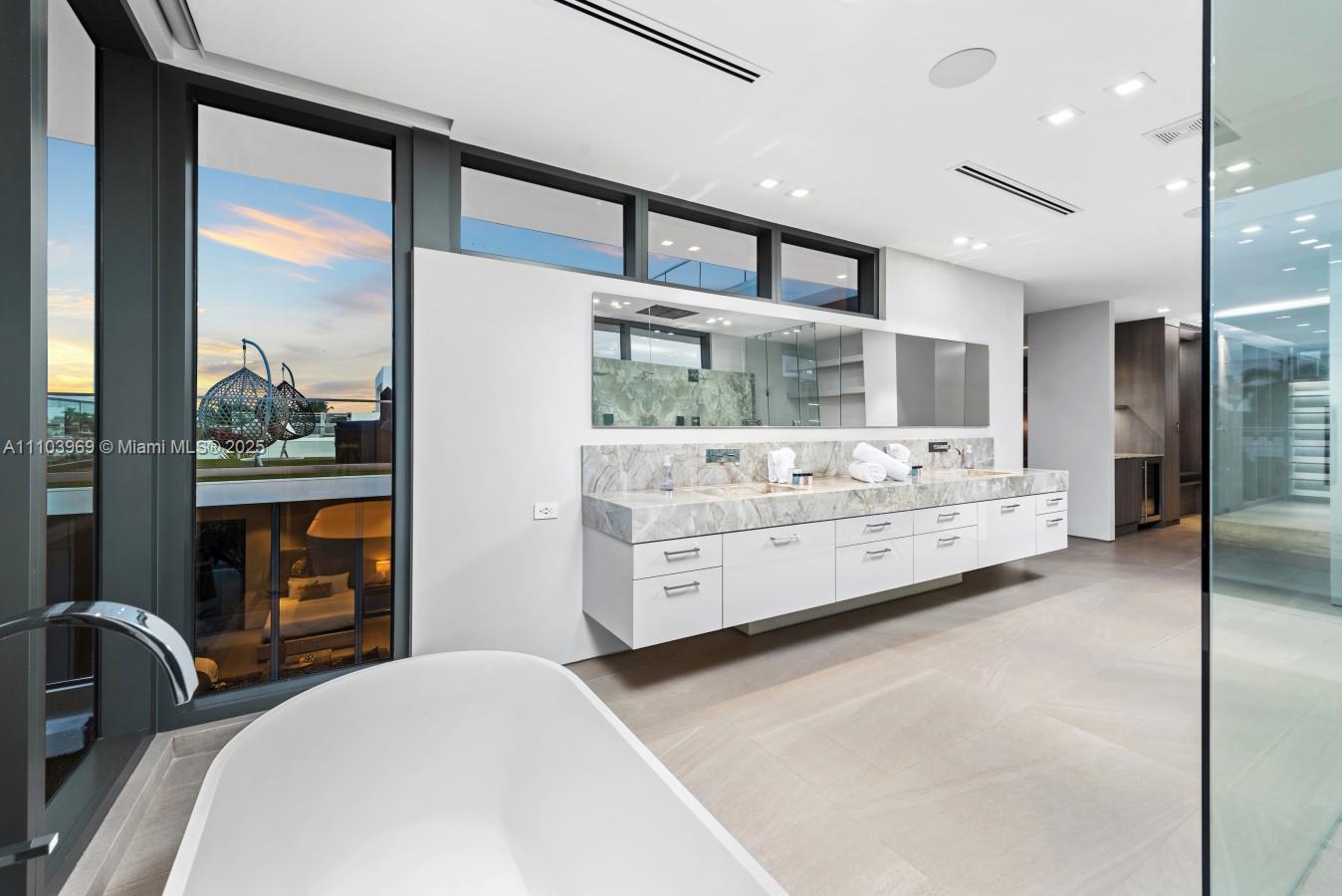 VENICE - Residential Lease