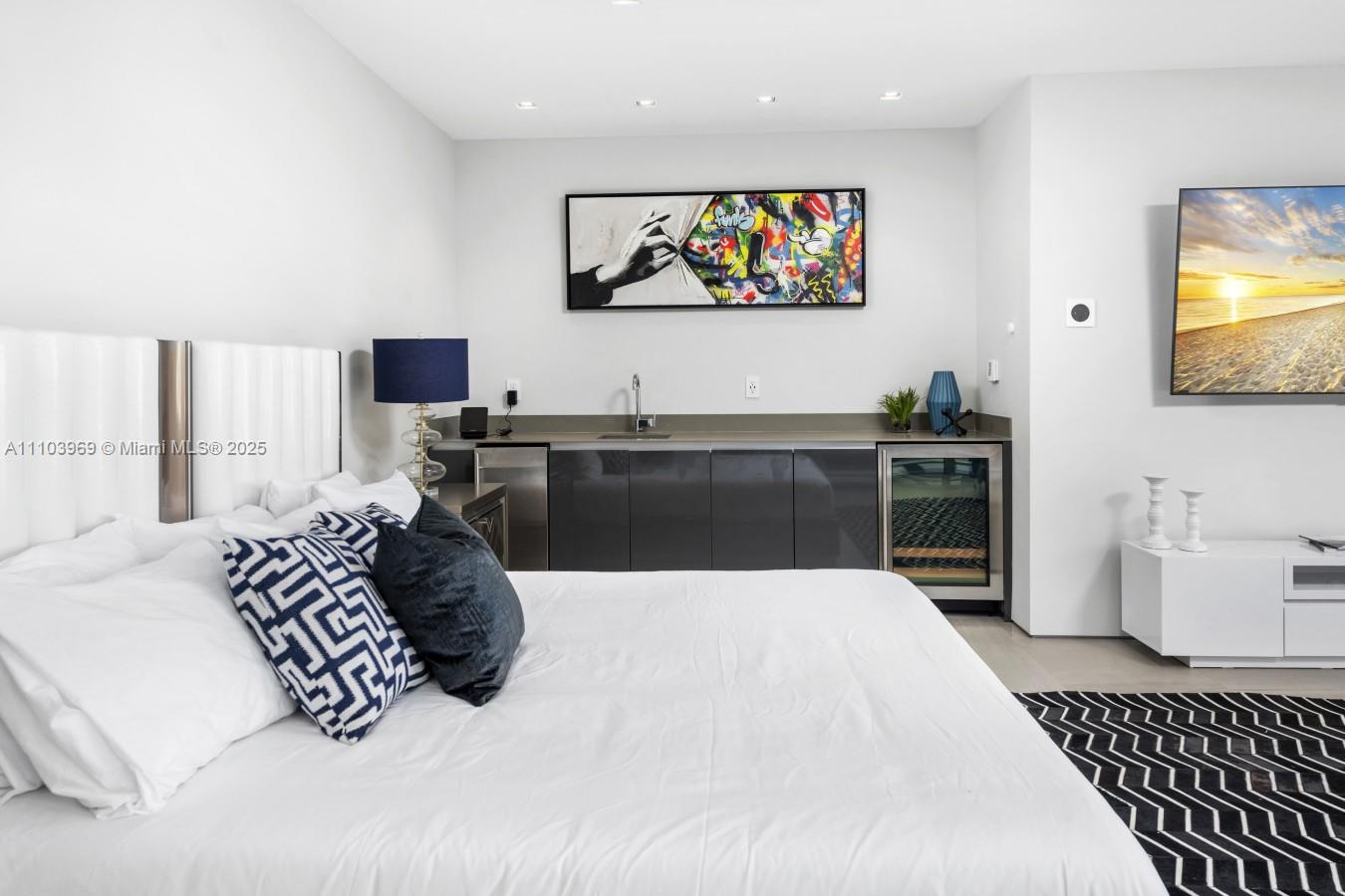 VENICE - Residential Lease