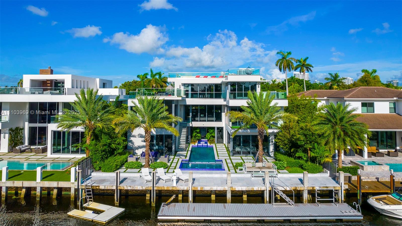 VENICE - Residential Lease