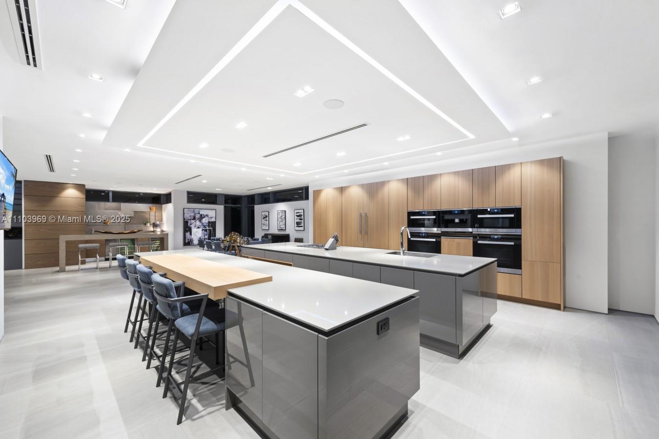 VENICE - Residential Lease