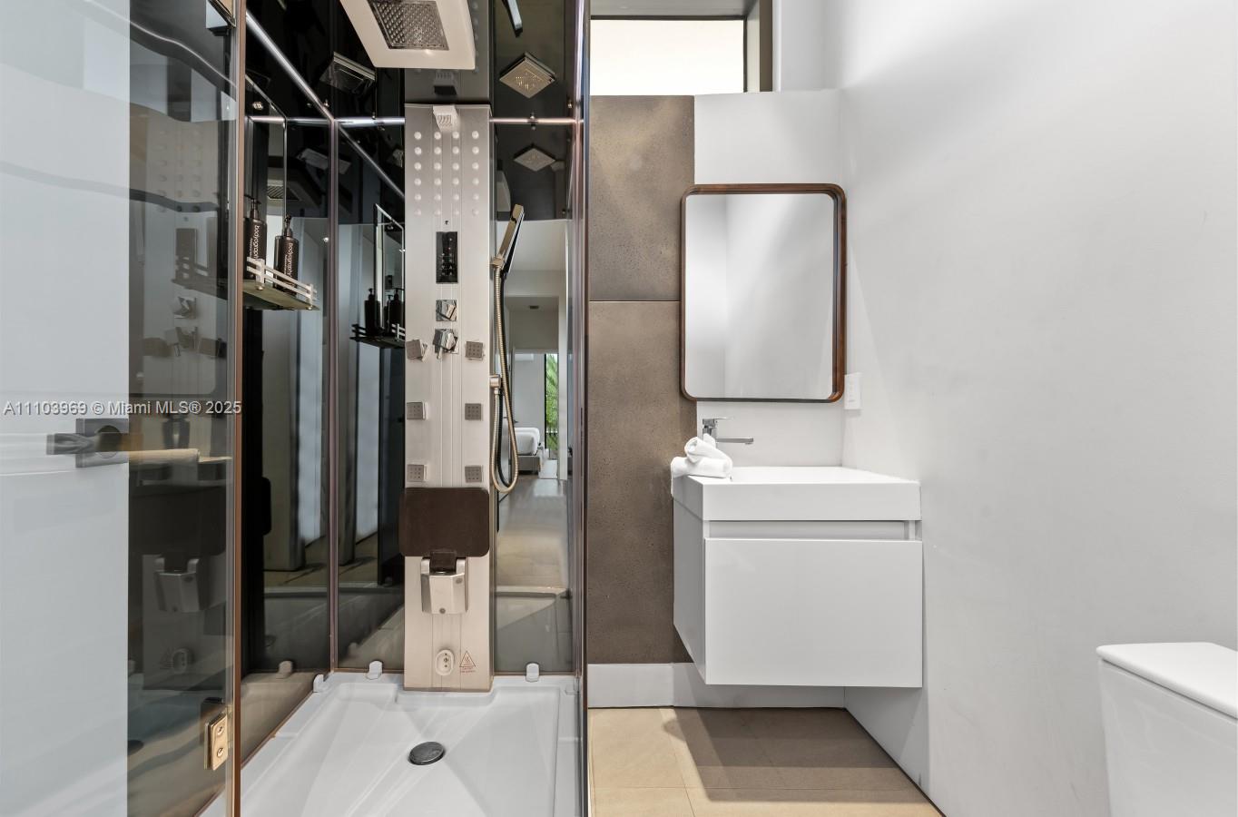 VENICE - Residential Lease