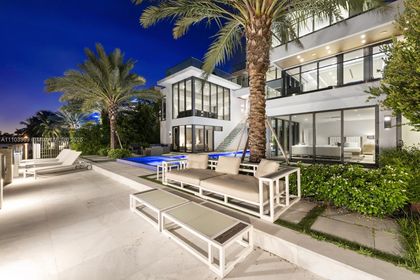 VENICE - Residential Lease