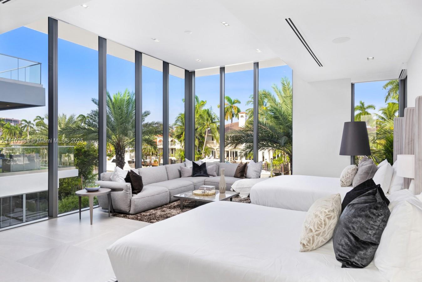 VENICE - Residential Lease