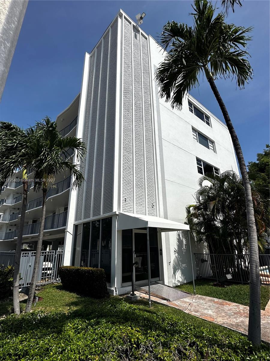 Property for Sale at 1100 Alton Rd Rd 5B, Miami Beach, Miami-Dade County, Florida - Bedrooms: 1 
Bathrooms: 1  - $249,000