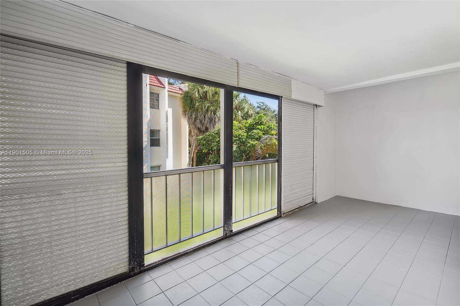 SPANISH OAKS COND DECL FI - Residential Lease