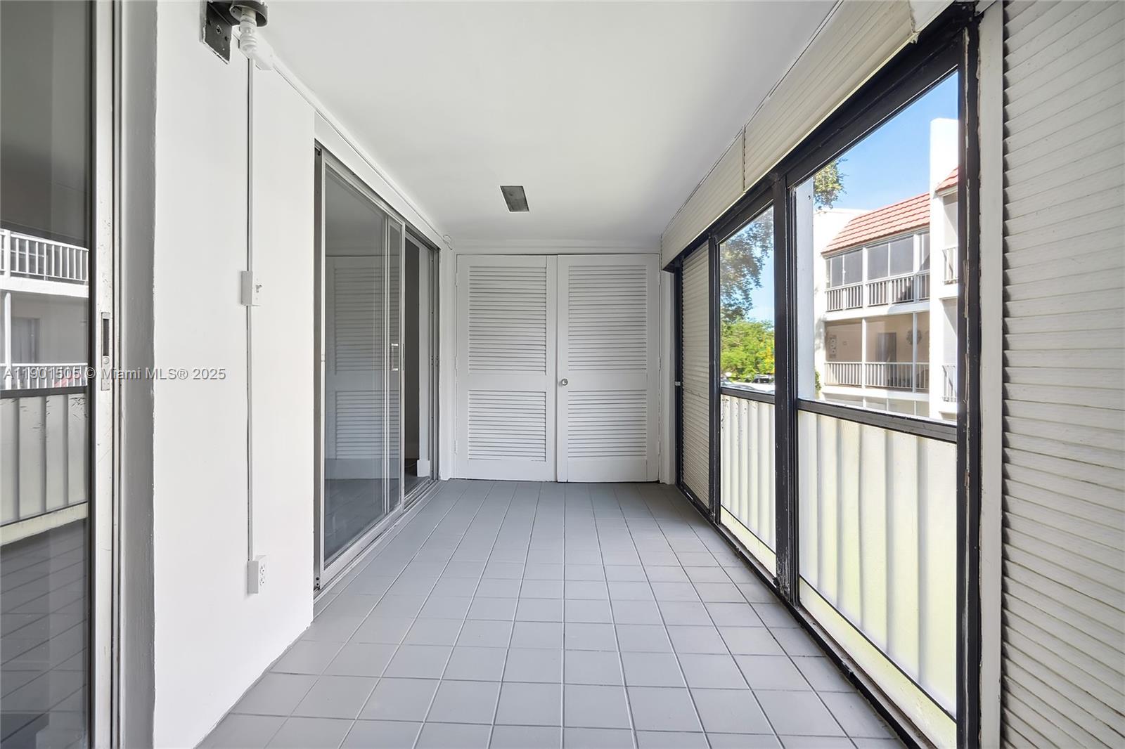 SPANISH OAKS COND DECL FI - Residential Lease