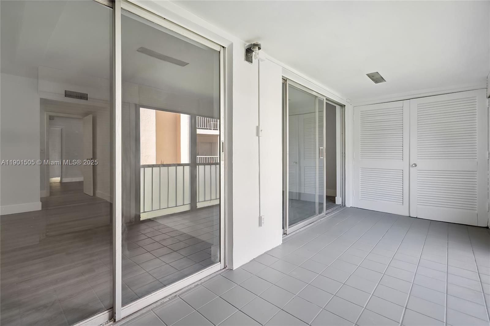 SPANISH OAKS COND DECL FI - Residential Lease