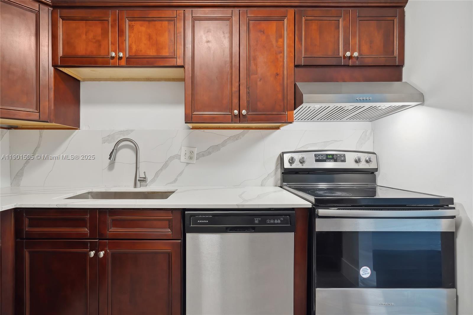 SPANISH OAKS COND DECL FI - Residential Lease