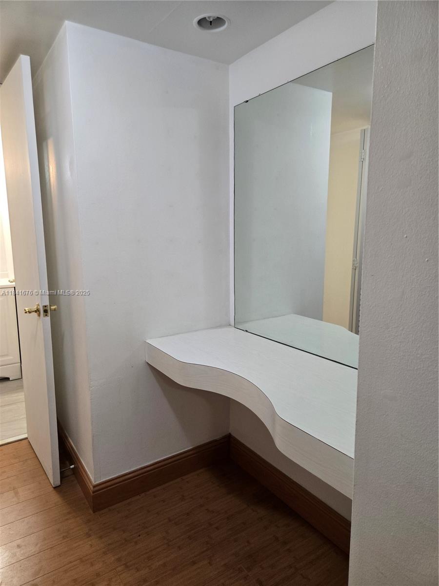 HILLCREST COUNTRY CLUB #1 - Residential Lease