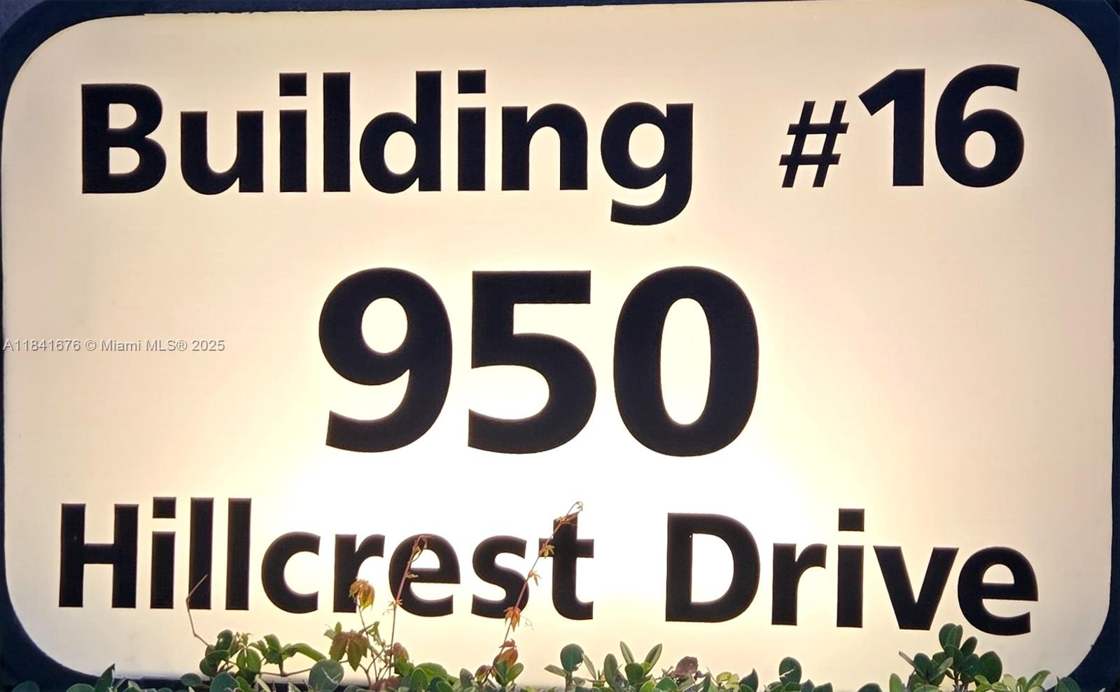 This is a 1/1 in one of the all ages buildings at Hillcrest. Renovated bathroom This one will not last. Please send offer with application, copy of ID, credit report, proof of income and police report or criminal background.
Minimum credit score 650.