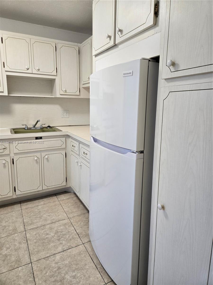 HILLCREST COUNTRY CLUB #1 - Residential Lease