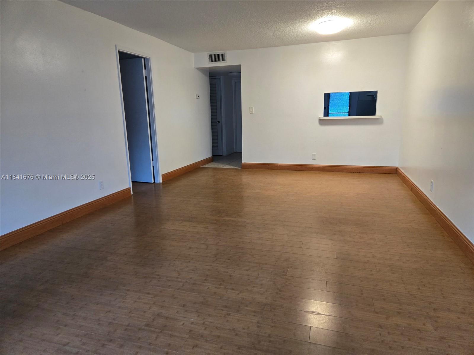 HILLCREST COUNTRY CLUB #1 - Residential Lease