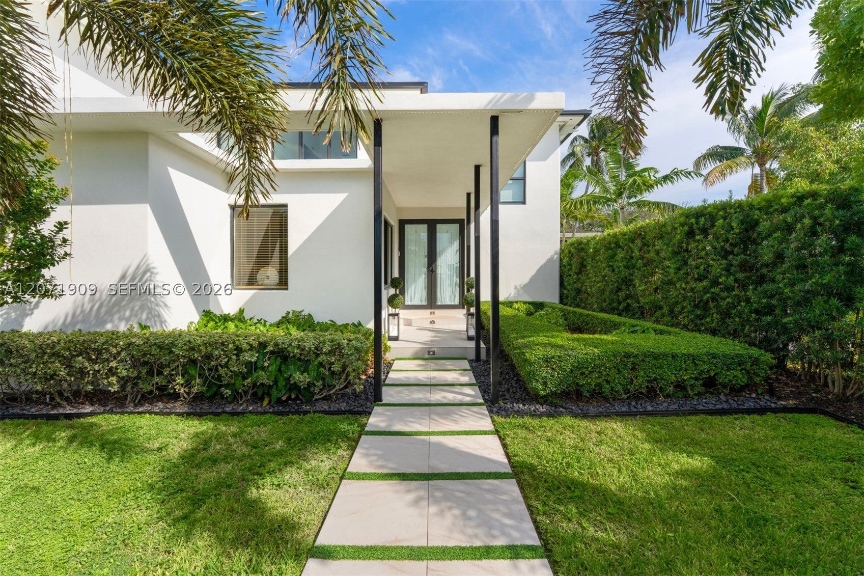 795 Lakeview Dr