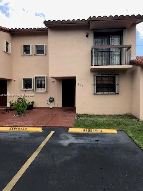 Tropical Park Villas!!! Super price. Large TH 3/2.5 two stories. 2 parking spaces. Delivery brand new paint. Community pool. Excellent location 82 Ave and Bird Rd. Close to shopping, expressway, Tropical Park, restaurants, Etc.....
Realtors Please read Broker's Remarks.