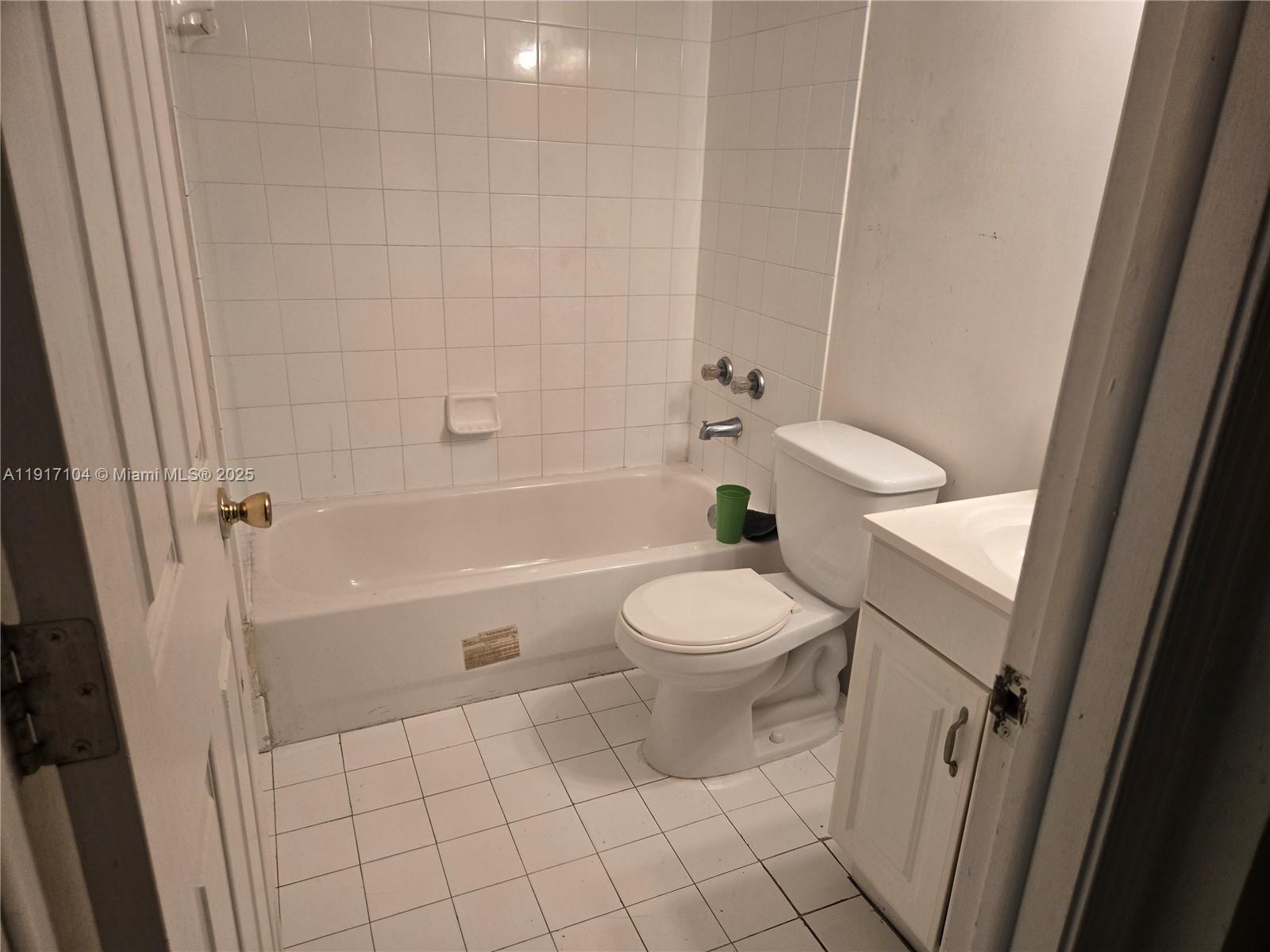 VILLAS AT CIRCLES EDGE CO - Residential Lease