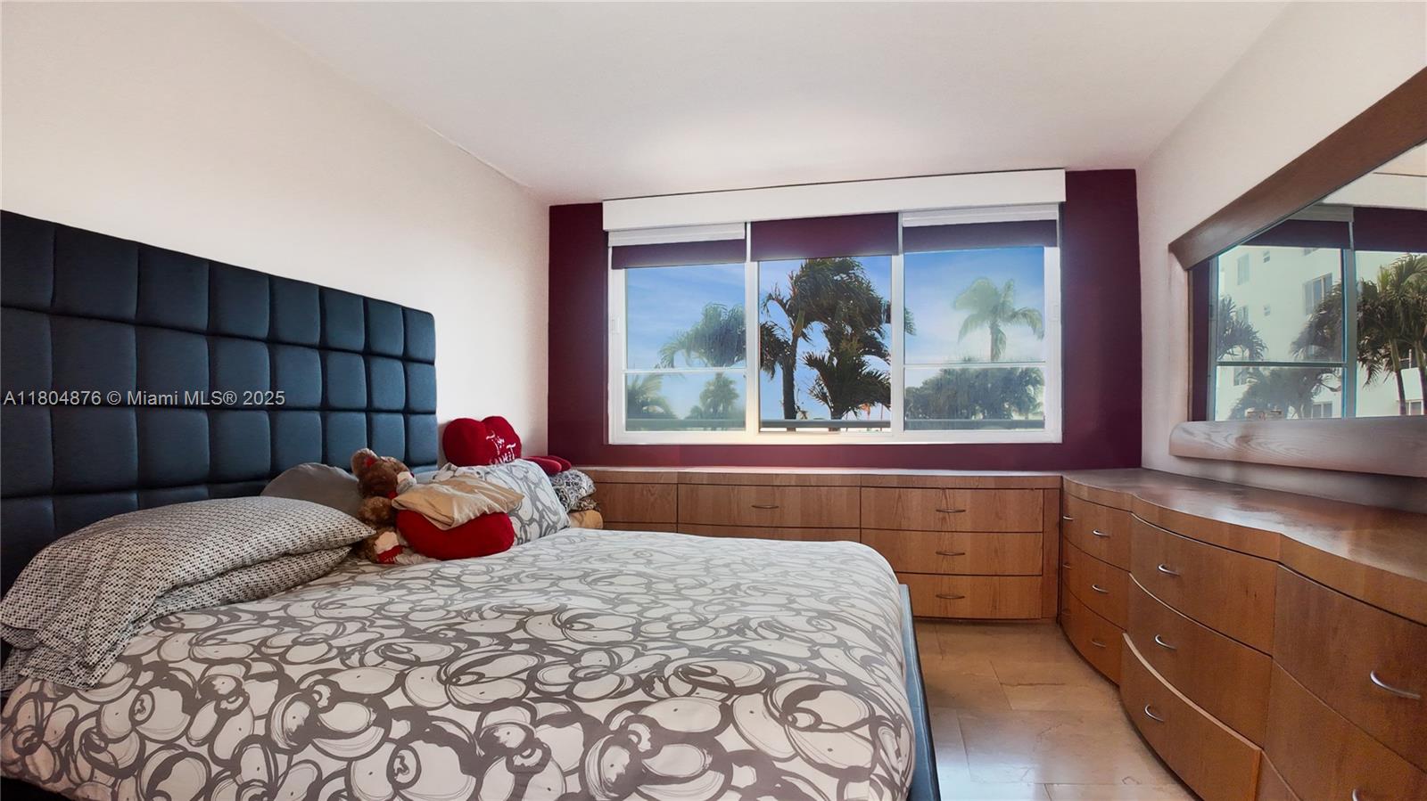 5005 Collins Ave 212