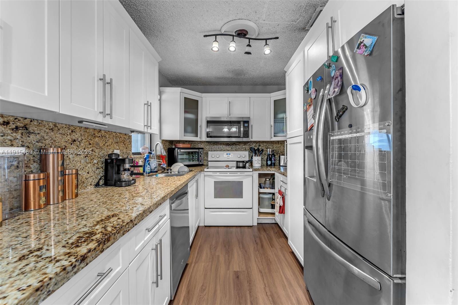 WESTWOOD LAKE 9TH ADDN - Residential