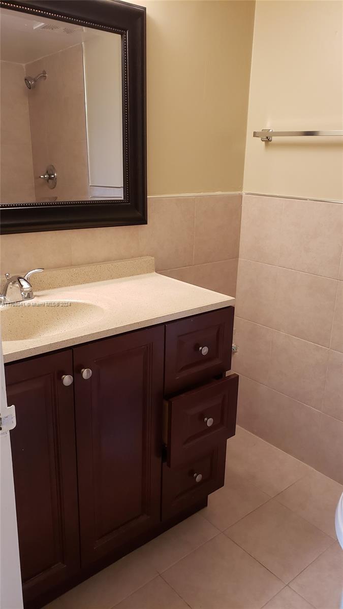 BAYVIEW PALMS CONDO - Residential