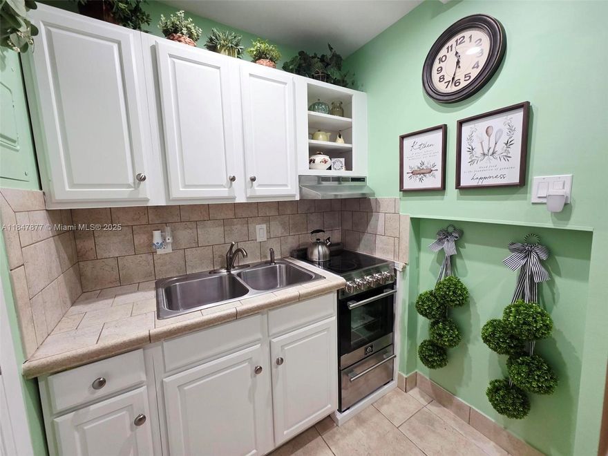 Seller Financing Available!!!! - Just Listed and Beautifully Renovated 1 Bedroom / 1.5 Bath Co-op (Cash Only) at Georgian Courts North.  Just minutes to the Beach, Shopping, Restaurants and more!!  No Up-coming Assessments (Per seller) - New Roof - New Impact Windows - New Appliances - New Toilets, New Vanity and spa like shower - Low HOA Fees - Community Pool and Clubhouse - Low-cost living - 55 and Over Community - Won't Last long - Come See!!!