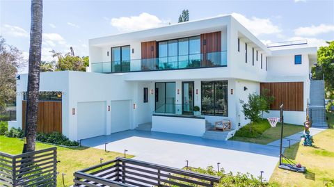 922 NE 78th St Miami FL 33138