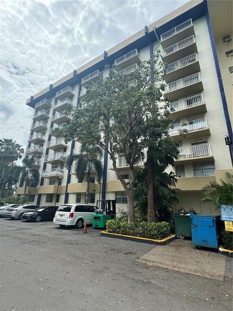 Condominium in Miami FL 4550 9th St St.jpg