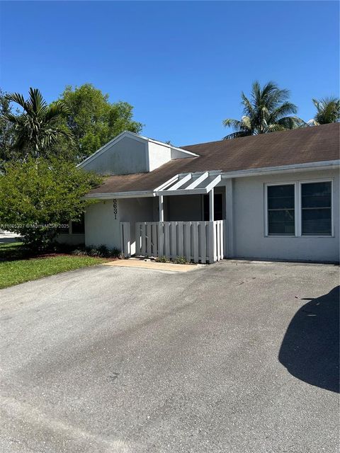 8631 Bridle Path Ct Davie FL 33328